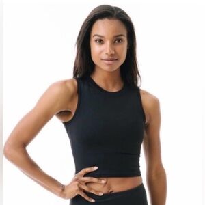 Zyia Active Stronger Black  Cropped Scoop Neck Workout Tank Top - Size L